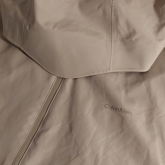 Calvin Klein Tan Lightweight Jacket with Modern Silhouette - Picture 5 of 5